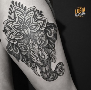 tatuaje_pierna_blackwork_elefante_Logia_Barcelona_Willian_Spindola